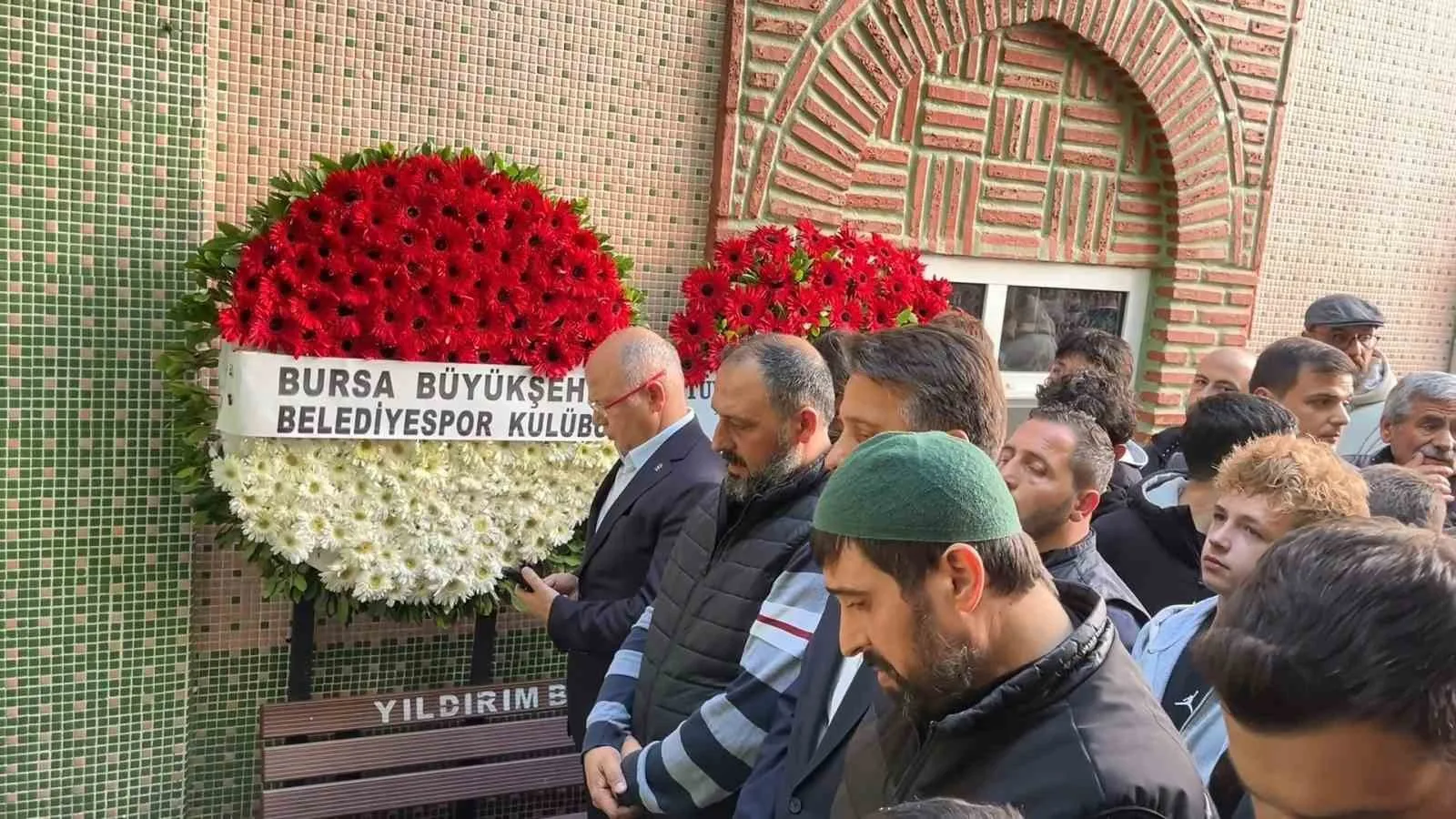 Bursa’da 13 yaşındaki güreşçi Yusuf Taha Turp gözyaşları içinde son yolculuğuna uğurlandı