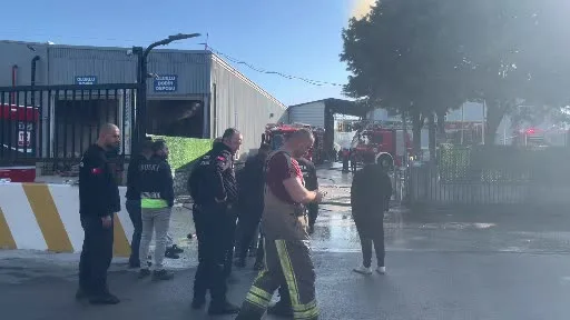 Bursa’da mobilya fabrikasında büyük yangın...30 itfaiye ve tanker olay yerinde