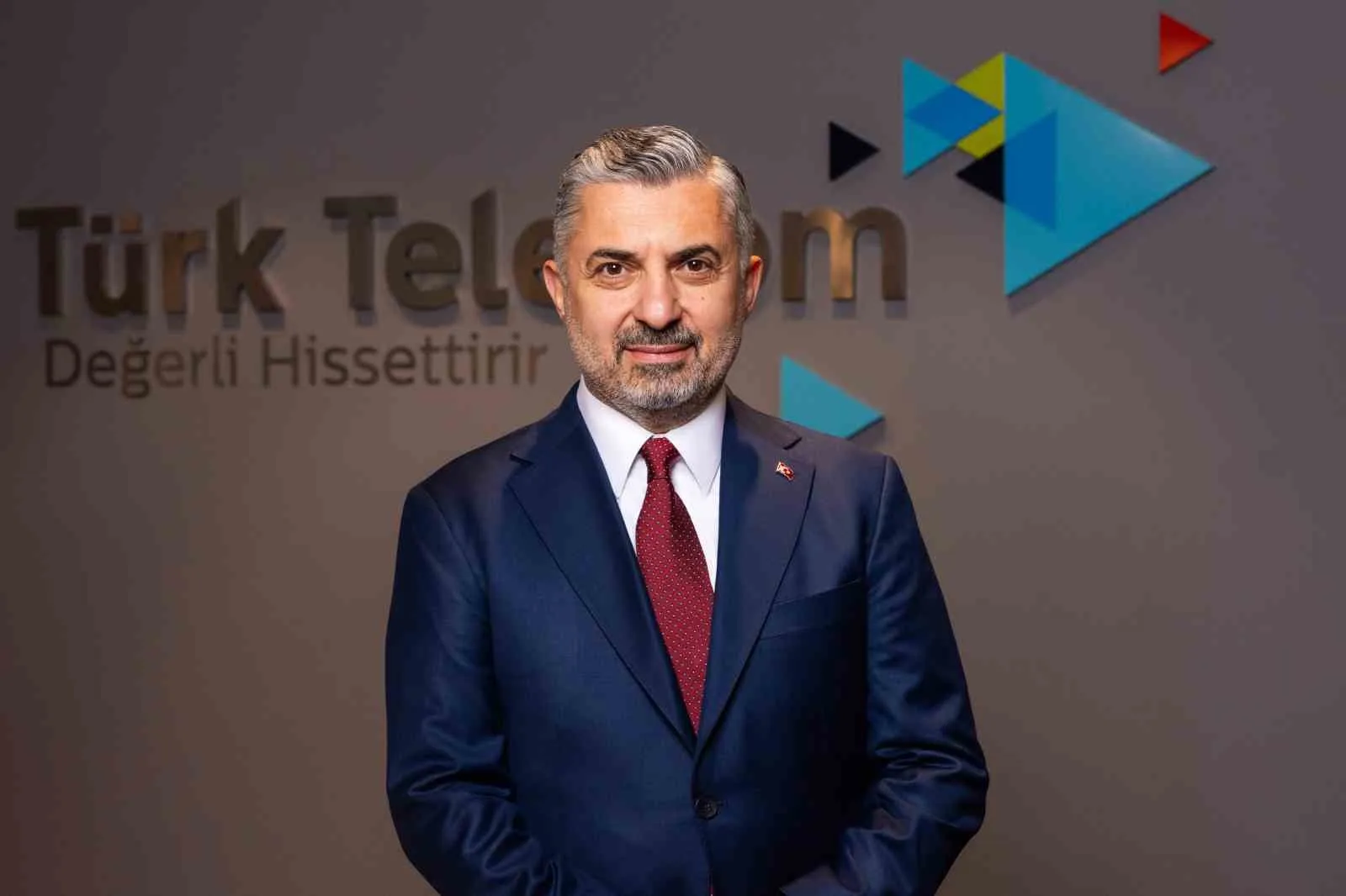 Türk Telekom, TahtApp ile az gören çocukların eğitimine desteğini sürdürüyor