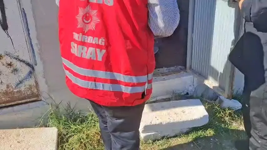 Kümeste sakladığı uyuşturucu maddeyle yakalandı