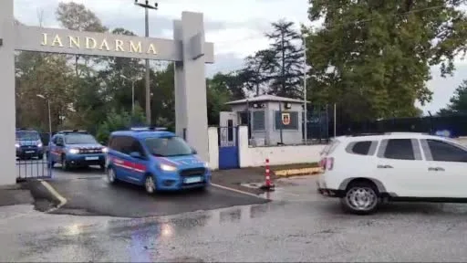 Evin her köşesinden senet, çamaşır makinesinden ise silah çıktı