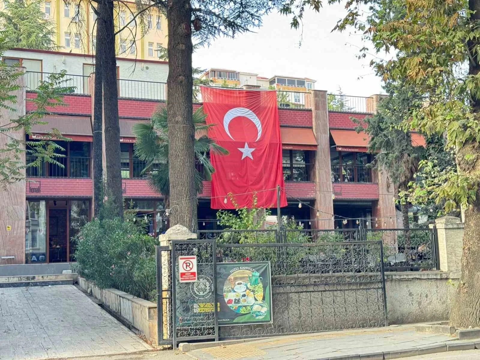TSO Başkanı Mehmet Ergün’ün işlettiği ve 16 ay önce sözleşmenin bittiği Konak Cafe çıkmazında komisyon rapor hazırladı