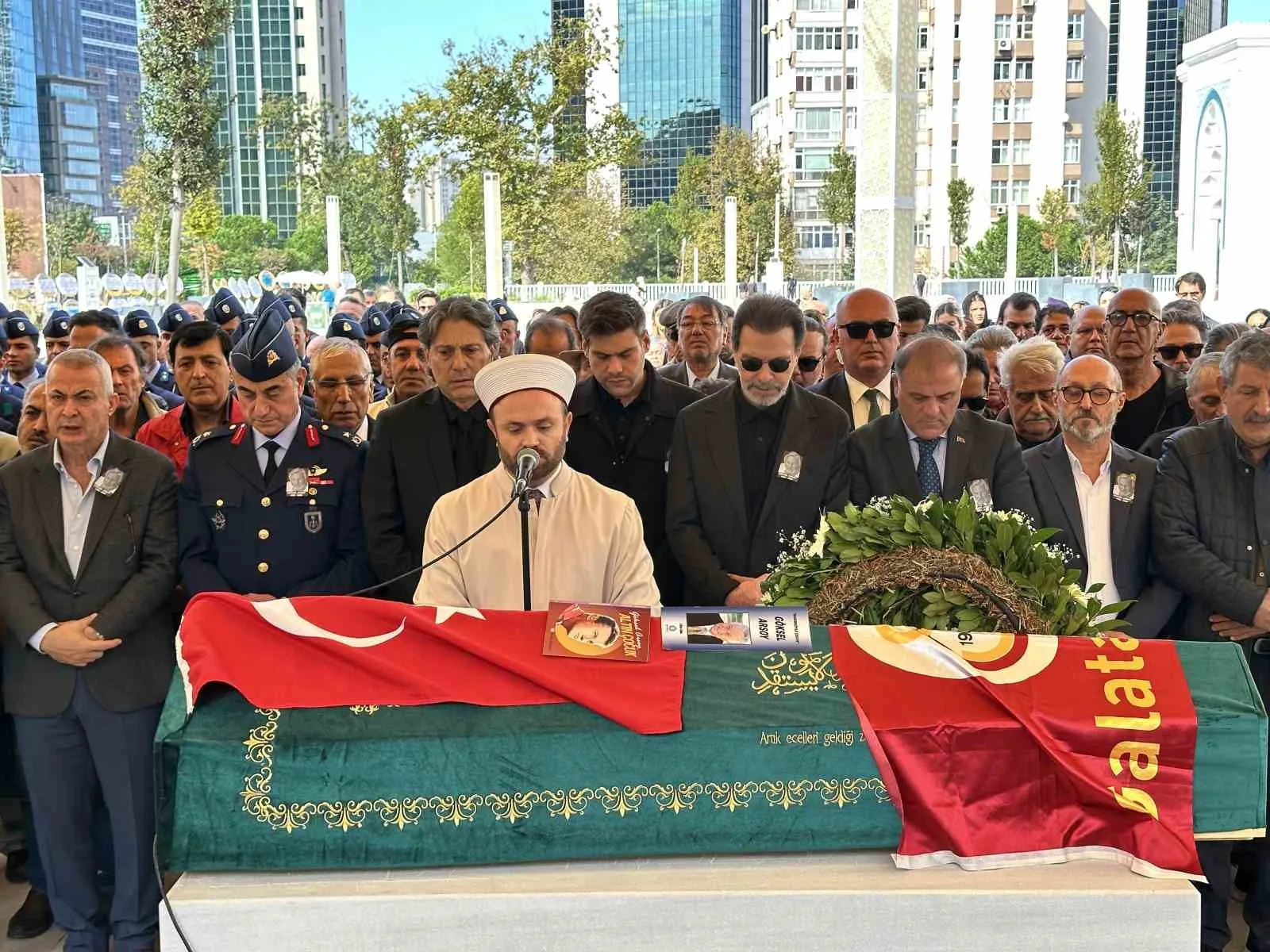 "Altın Çocuk" Göksel Arsoy son yolculuğuna uğurlandı