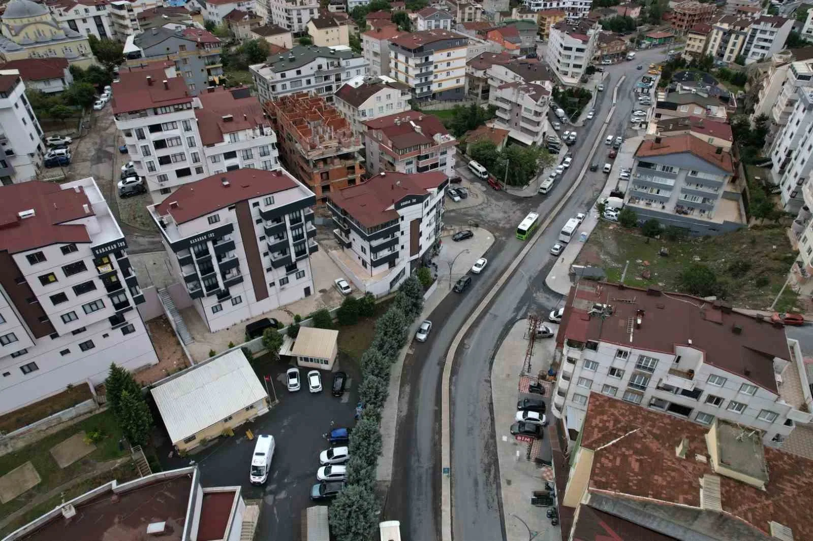 Çayırova’da 170 milyon liralık yatırımla Uğur Mumcu Caddesi yenilendi