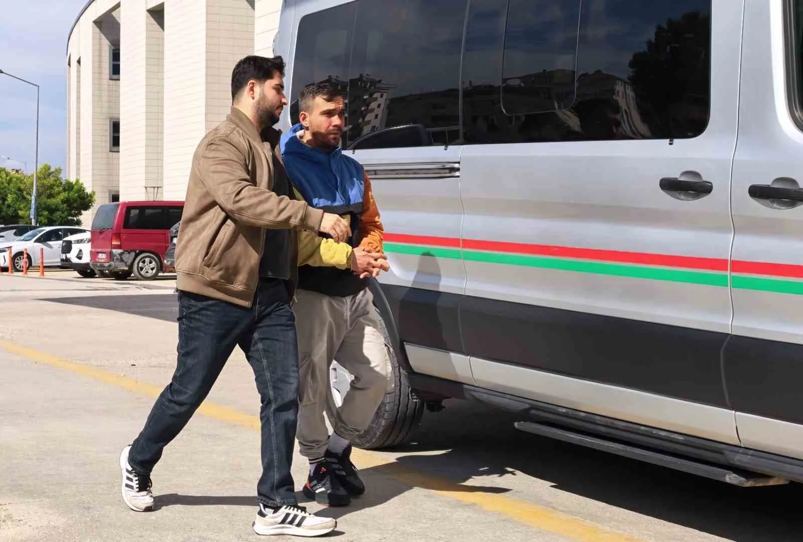 Bursa’da polisten kaçan şüphelinin üzerinden 50 gram bonzai çıktı