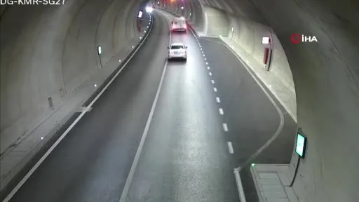 Cinayet gibi kaza kamerada...Karşı şeride geçen otomobil motosiklete böyle çarptı: 1 ölü, 1 ağır yaralı