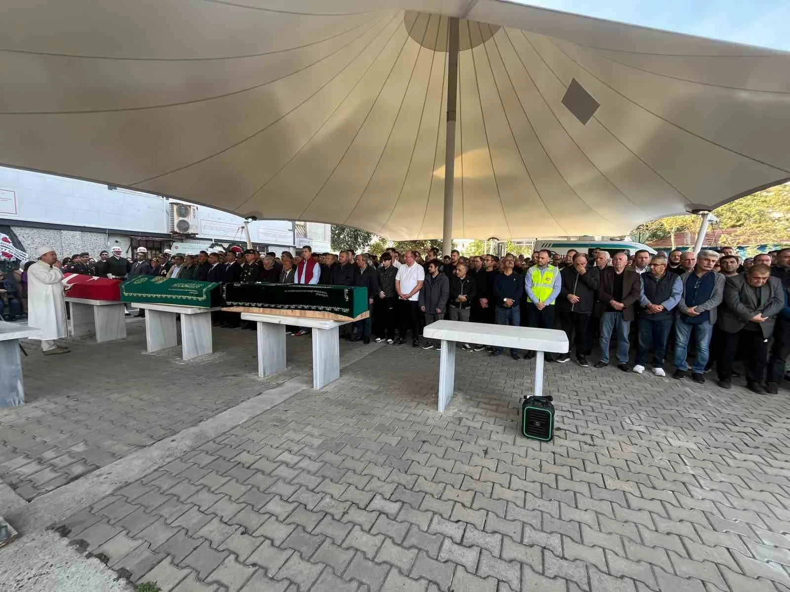 Çorlu’da acı tesadüf: Kıbrıs Gazisi ile Kıbrıs gemi faciası kurbanı aynı anda defnedildi