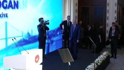 Cumhurbaşkanı Erdoğan: "Dünya genelinde sayısı 60 bini ancak bulan bir avuç elitin 4 milyar insandan üç kat daha fazla servete, gelire ve imkâna sahip olması adil midir?"