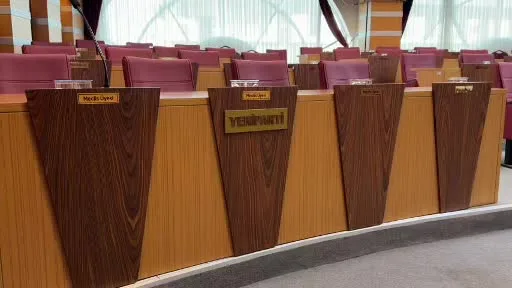 Belediye başkanı "Dersimiz matematik" dedi, siyasi hesabı tahtada gösterdi