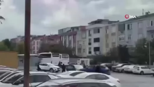 Bayrampaşa’da otomobilin önünü kesip araçtaki 7 kilogram altın ve yüklü miktardaki parayı çaldılar