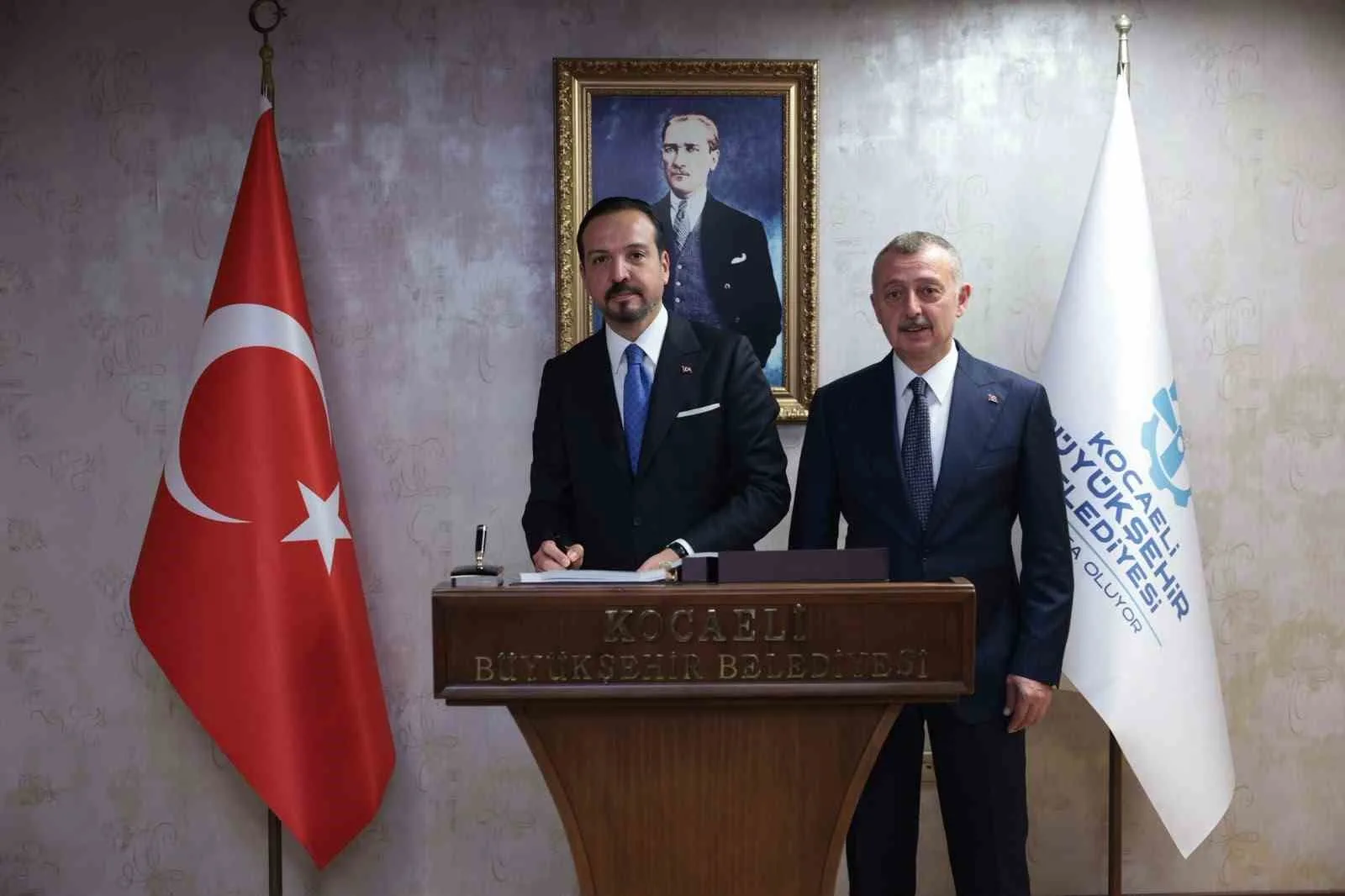 Zorlu’dan Büyükakın’a övgü: "Kendisi sadece hizmet üretmiyor, kavram da üretiyor"