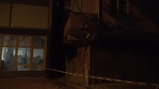 Ataşehir’de kamyonun sürtündüğü bina mühürlendi