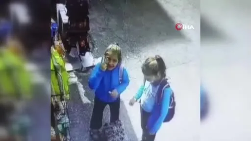 İki öğrencinin örnek davranışını kamera böyle görüntüledi