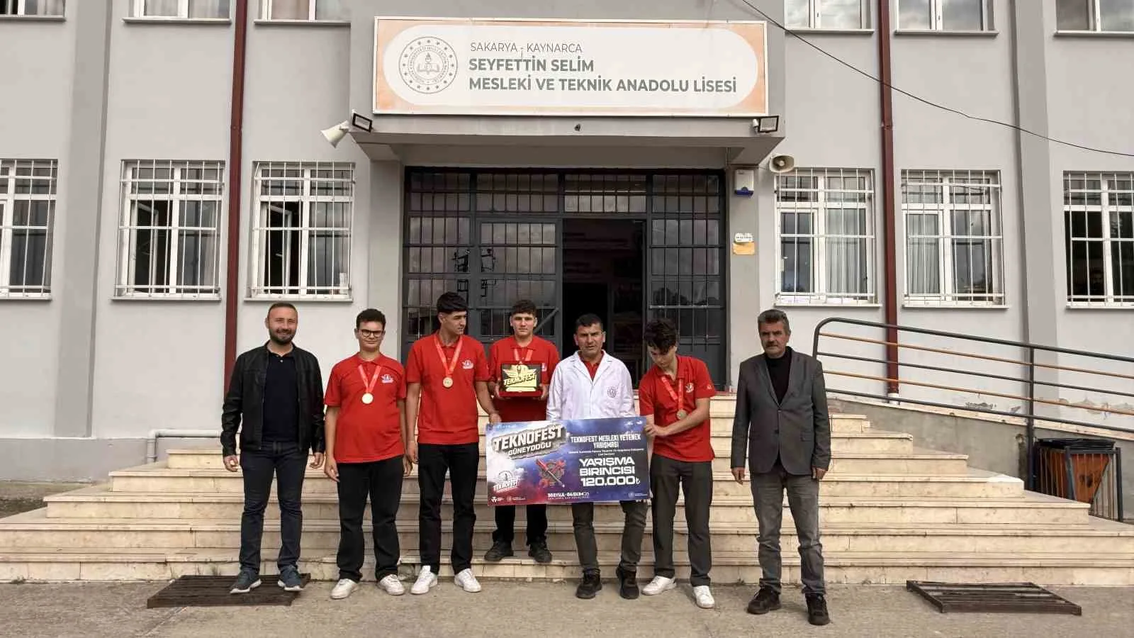 Rakiplerin çalıştıramadığı devreyi tek denemede çalıştırarak TEKNOFEST’de birinci oldular