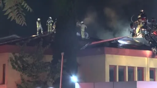 Kartal’da hastanenin çatısında çıkan yangın söndürüldü