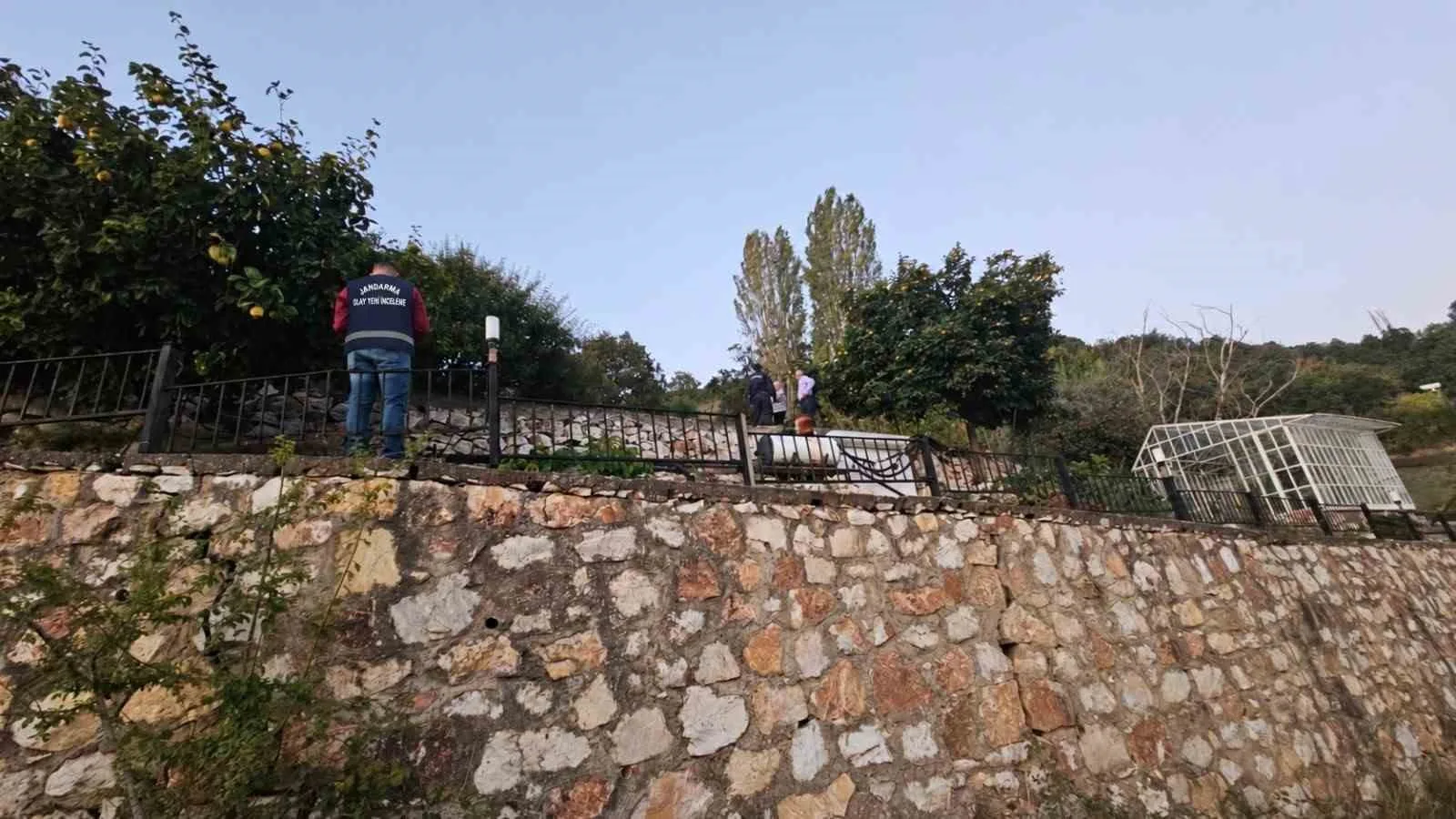 Villada yarım milyonluk paneller çalındı