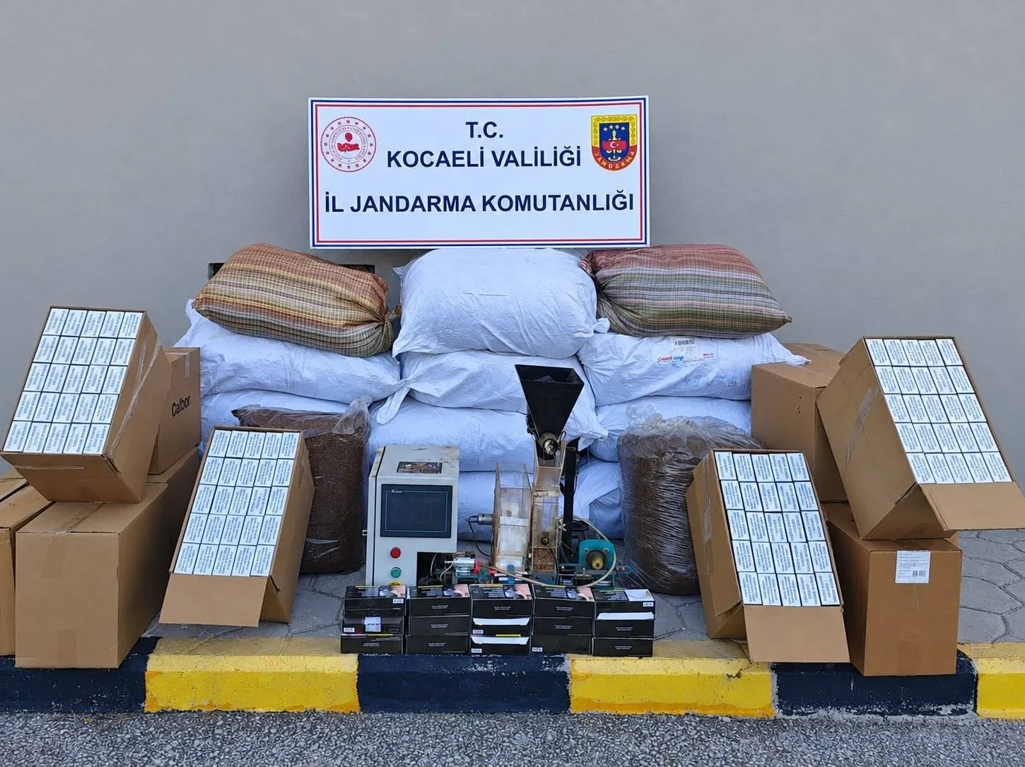 Kocaeli’de 1 milyon TL değerinde kaçak tütün ele geçirildi