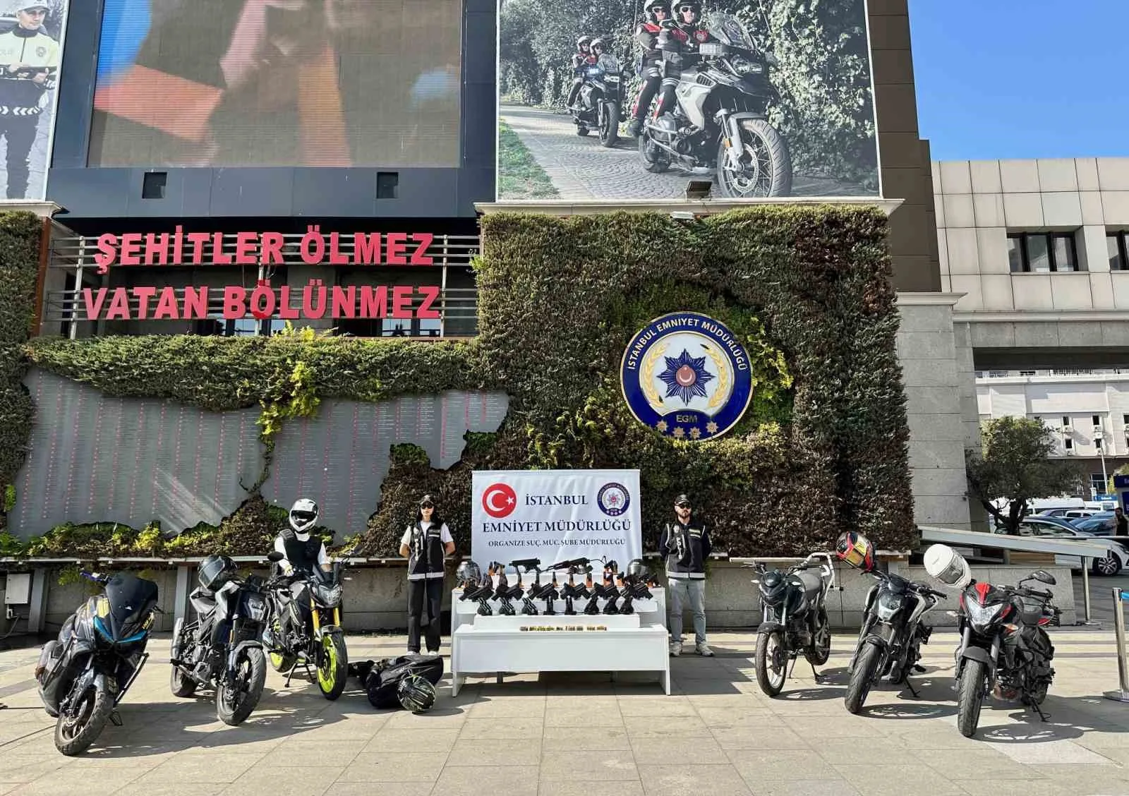 Çetelerden ele geçen suç unsurları emniyette sergilendi