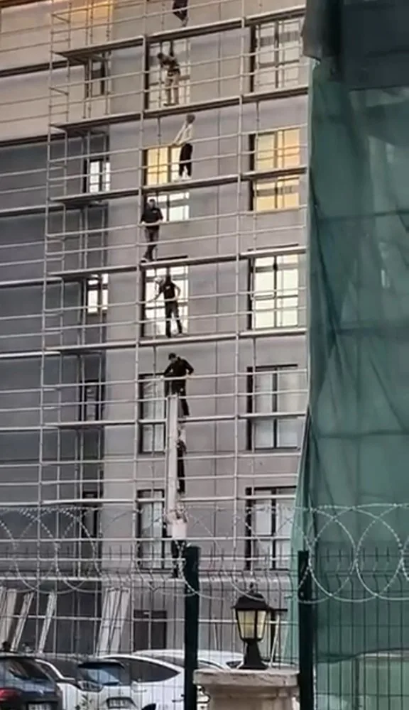 Bursa’da inşaat işçilerinin güvenlik önlemi almadan çalışması dikkat çekti