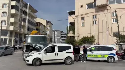 Bilecik’te vinç ile hafif ticari araç çarpıştı: 1 yaralı