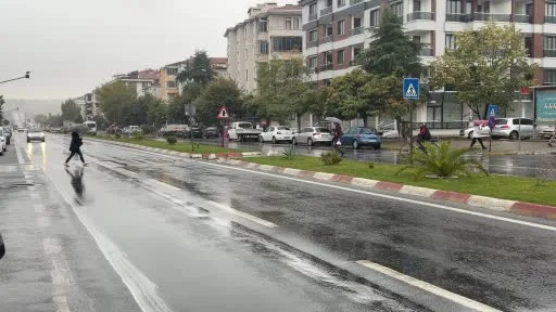 Lüleburgaz’da sağanak yağış hayatı felç etti