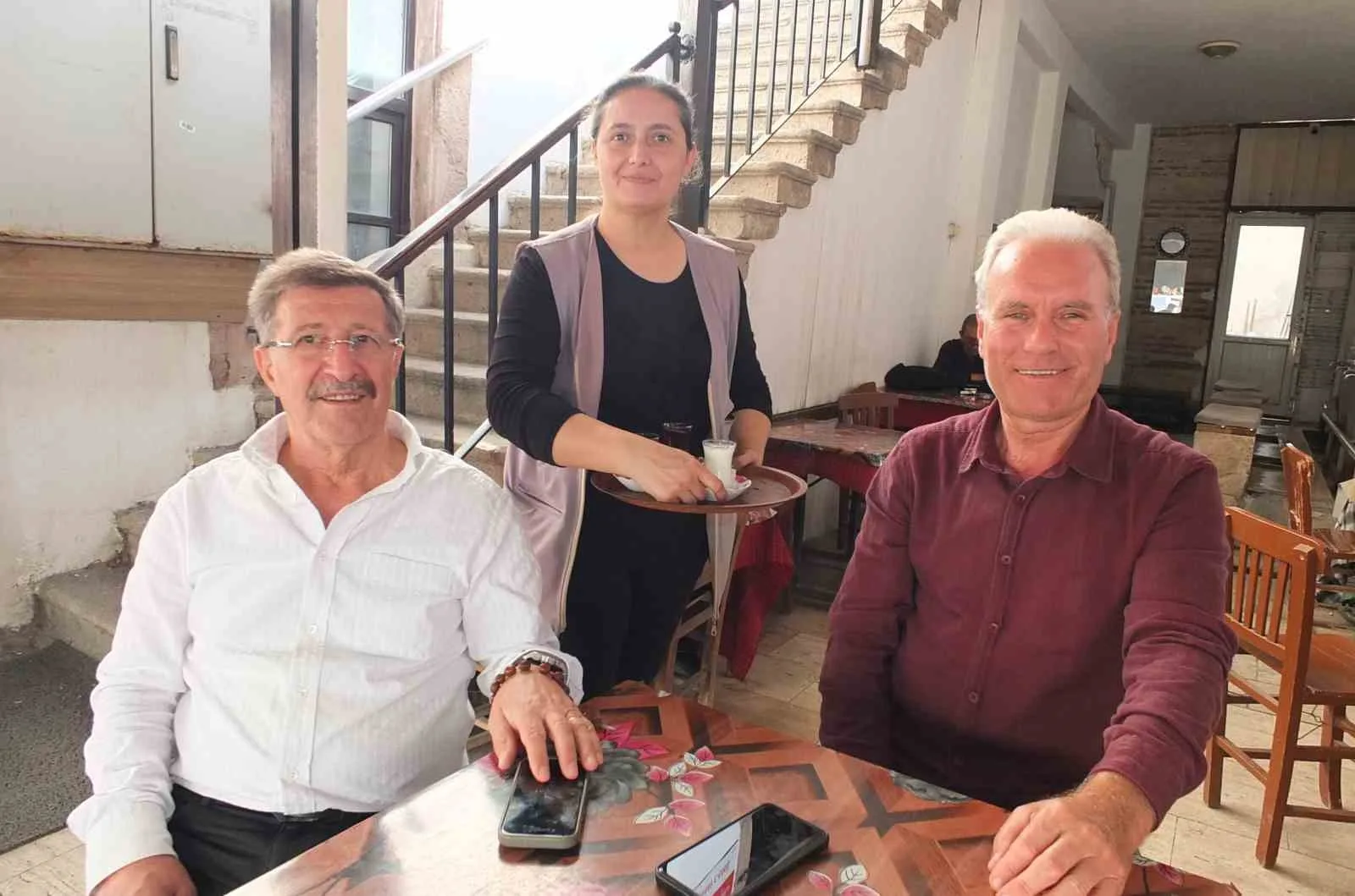 Burhaniye’de kahvehanelerde süt sezonu başladı