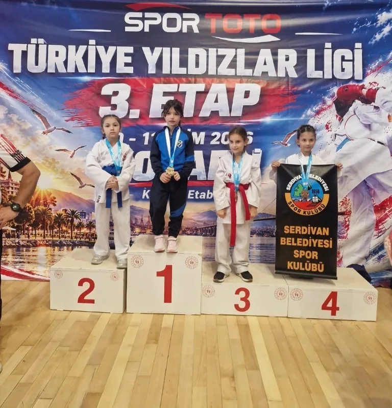 Kartepe Belediyespor karate takımından 18 madalya