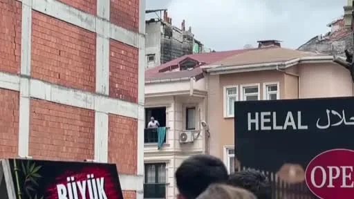 Fatih’te tahliye kararına tepki gösteren kiracı, havaya ateş açıp 4 kişiyi darp etti
