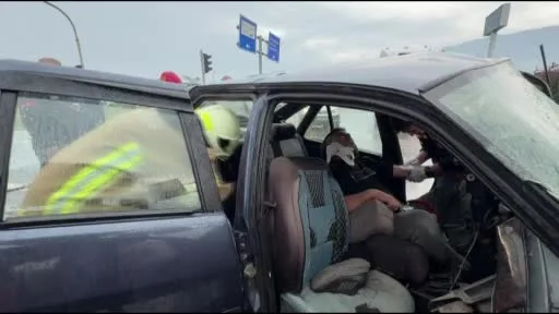 Bursa-Yalova kara yolunda kamyon ile otomobil çarpıştı: 2 yaralı