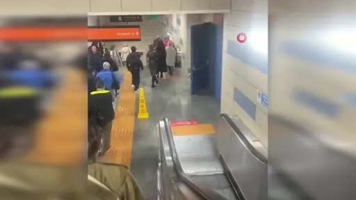 Hacıosman Metro İstasyonu’nu su bastı: Tavandan akan suları görenler şaşırdı