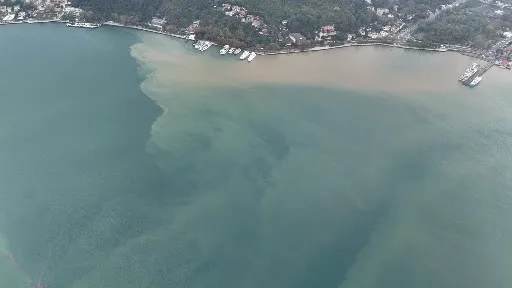 İstanbul’da yağmurun etkisiyle denizin rengi değişti: Boğaz’daki renk değişimi havadan görüntülendi