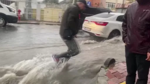 İstanbul’da yağmur trafiği: Yoğunluk yüzde 87 oldu