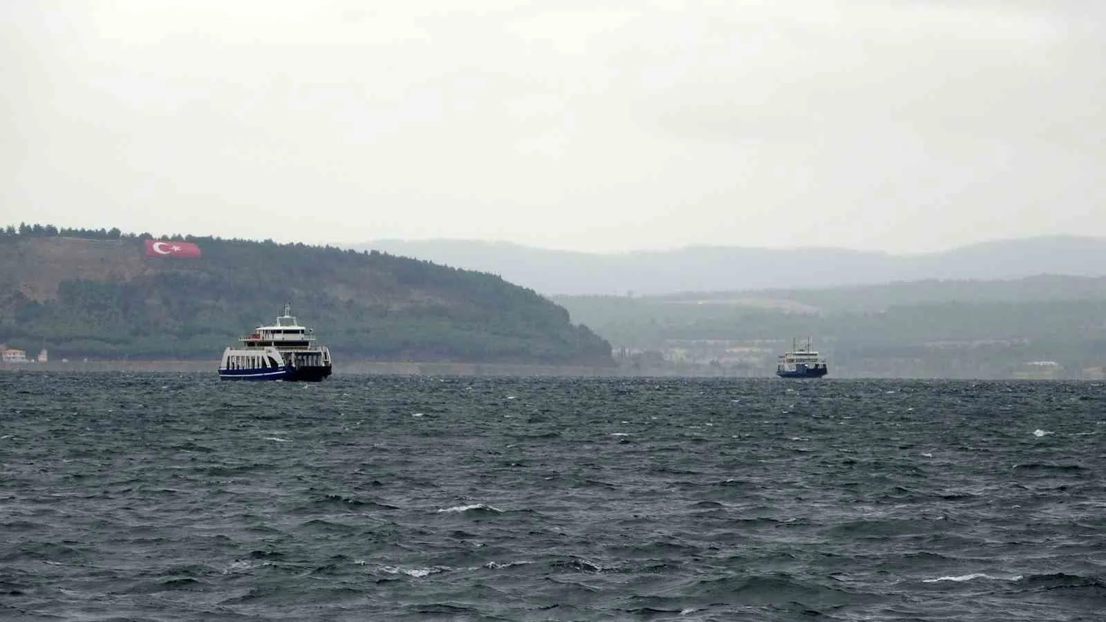 Bozcaada’ya bazı feribot seferleri iptal edildi
