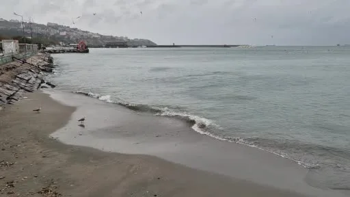 Marmara Denizi’nde fırtına etkili oluyor: Balıkçı tekneleri limana sığındı