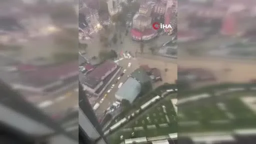 Sarıyer’de onlarca araç suya gömüldü