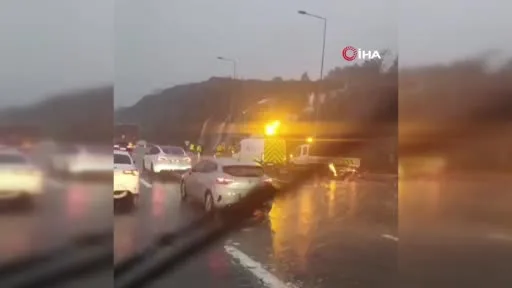 Kuzey Marmara’da sular yollara taştı, trafik felç oldu