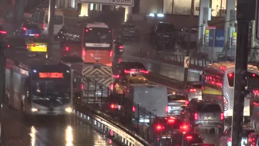 İstanbul’da trafik durma noktasına geldi
