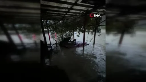 Sağanak yağış nedeniyle mahsur kalan Murat Boz’dan yardım çağrısı: "Yüzlerce çalışanla mahsur kaldık"