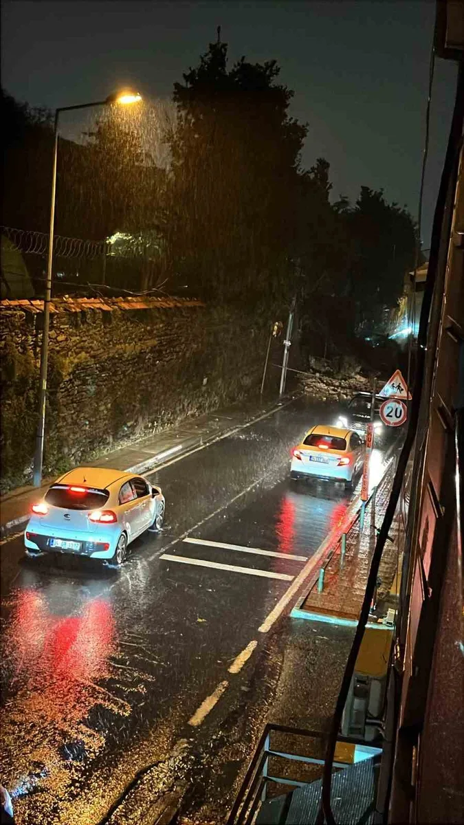 Ortaköy’de şiddetli yağış nedeniyle istinat duvarı çöktü