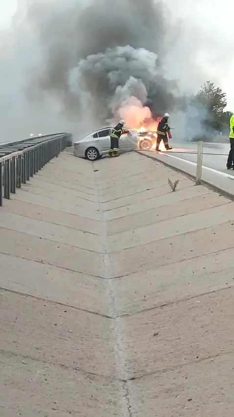Çanakkale’de seyir halindeki otomobilden alevler yükseldi