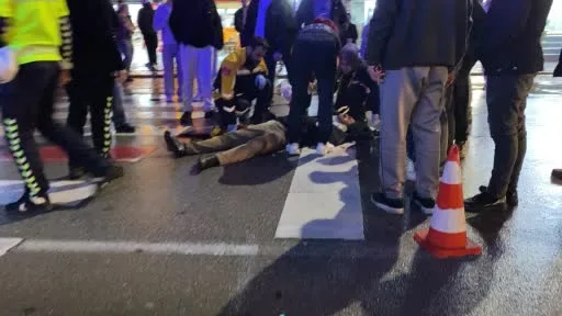 Bursa’da motosikletin çarptığı yaya ve sürücü yaralandı