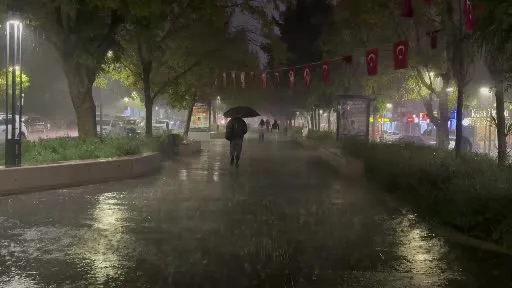 Kocaeli’de beklenen sağanak etkisini göstermeye başladı