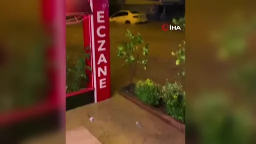 Yalova’da sağanakta dereler taştı, araçlar suda sürüklendi