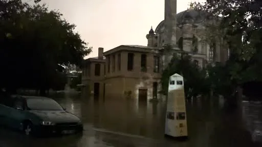 Tarihi Sadabat Camisi ve Sedef Atölyesi sular altında kaldı