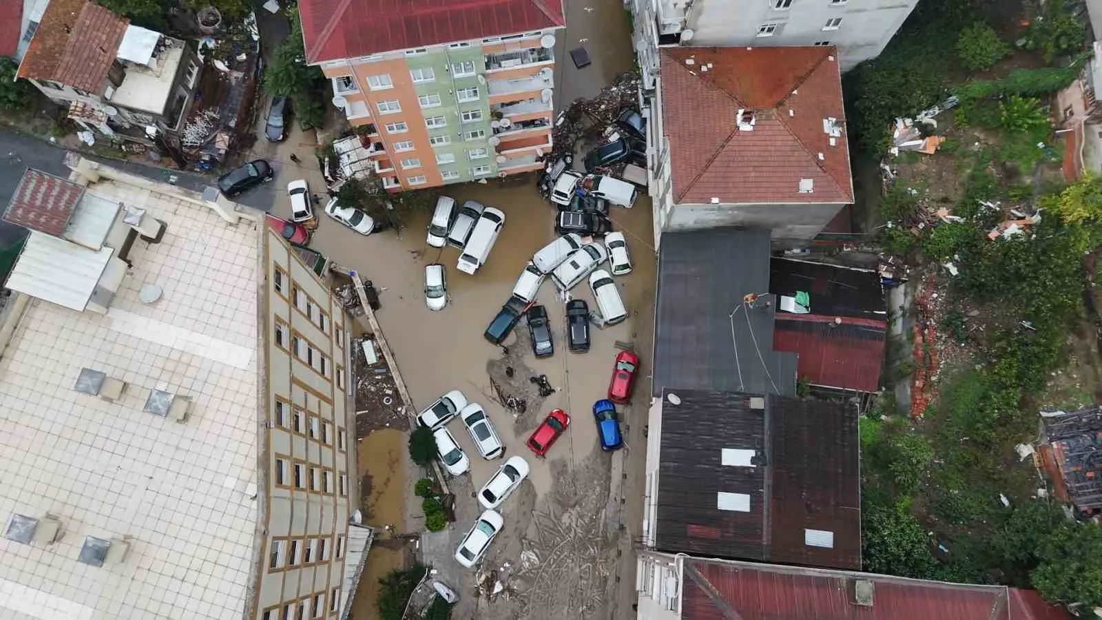 Sarıyer’de selin yol açtığı hasar havadan görüntülendi