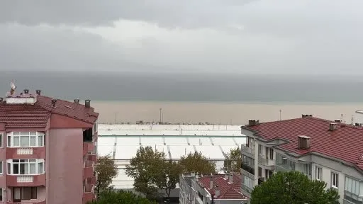 Bursa’da sel suları denizi çamura buladı