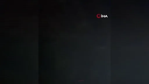Sağanak yağış nedeniyle mahsur kalan Murat Boz ve vatandaşları dalgıç polisler kurtardı