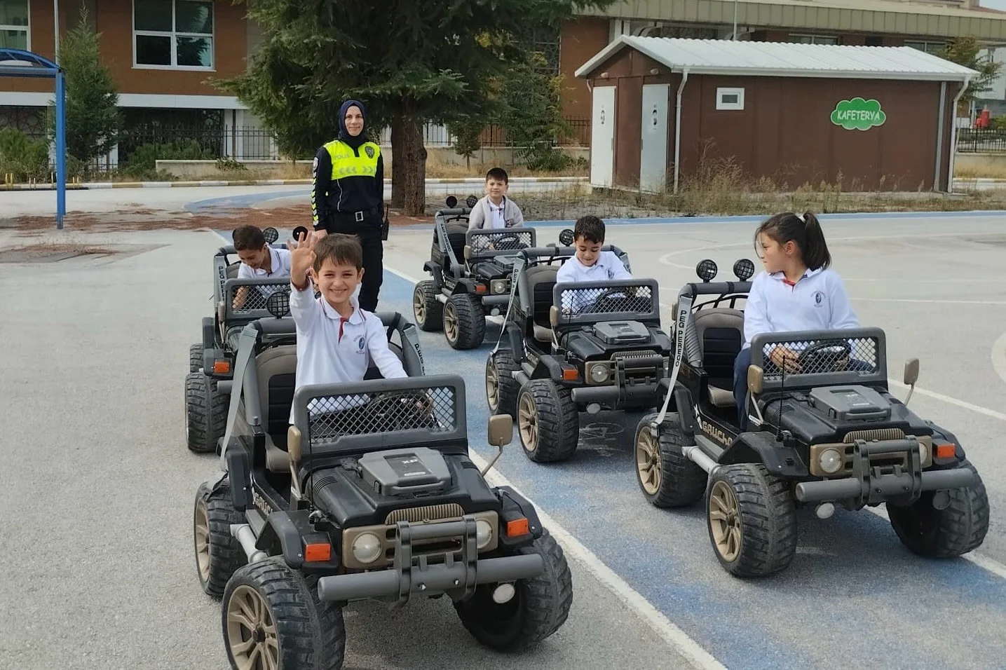 Bilecik’te 35 öğrenciye uygulamalı trafik eğitimi