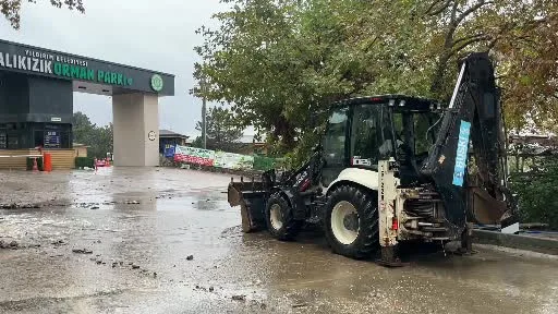 Bursa’da sağanak yağış dereleri taşırdı: Cumalıkızık’ta köprü sular altında kaldı