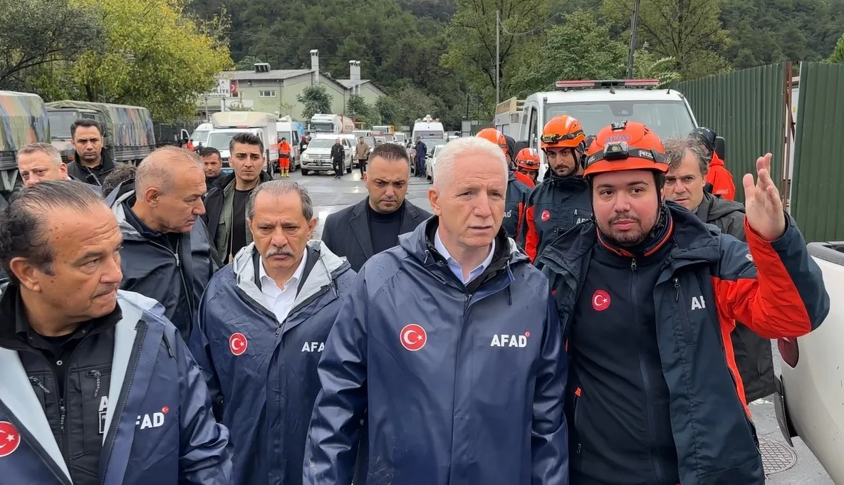 İstanbul Valisi Davut Gül: "Yaklaşık 2 bin 500 civarında hemşehrimiz kurtarıldı"
